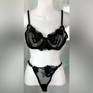 FLORAL AND LACE EXQUISITE EMBROIDERY LINGERIE SET NWOT